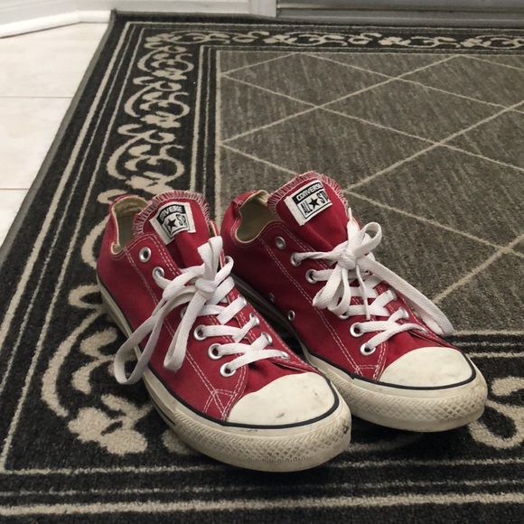Mens Red low top converse - Picture 2 of 14